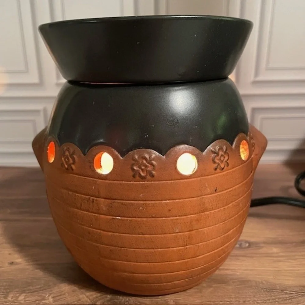 Scentsy Sonora Terra-Cotta Full Size Electric Wax Warmer‎ Tan Black